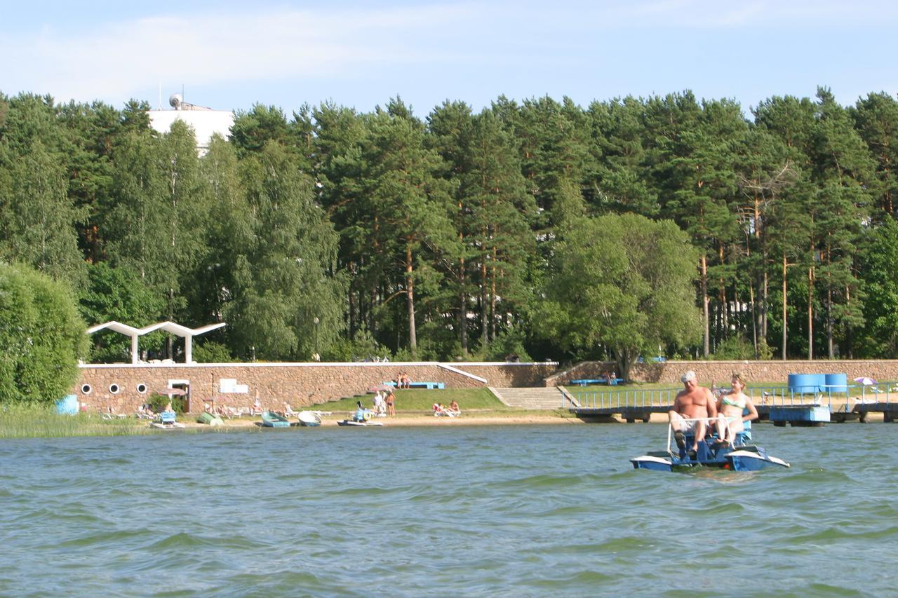 מלון Gatovichi Sanatorii Sosny At Naroch Lake מראה חיצוני תמונה